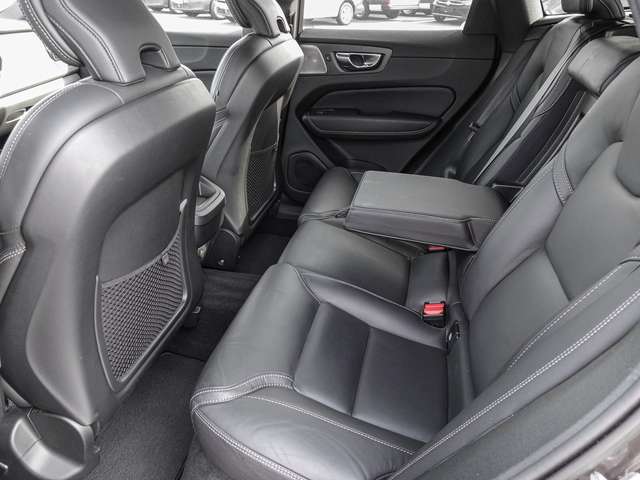 Volvo  B4 AWD R-Design ACC B&W 360Grad