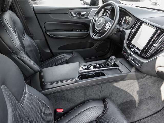 Volvo  B4 AWD R-Design ACC B&W 360Grad