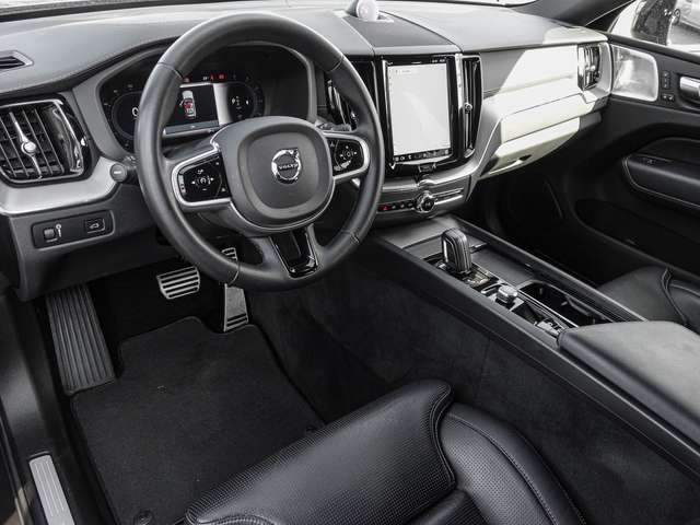 Volvo  B4 AWD R-Design ACC B&W 360Grad