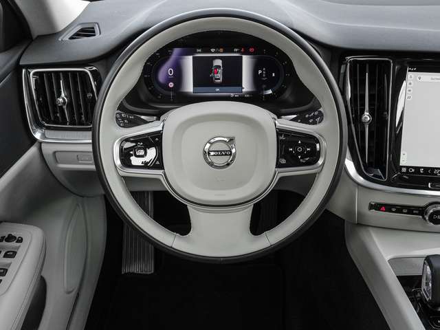 Volvo  B4 AWD Plus Pano LED 360Grad
