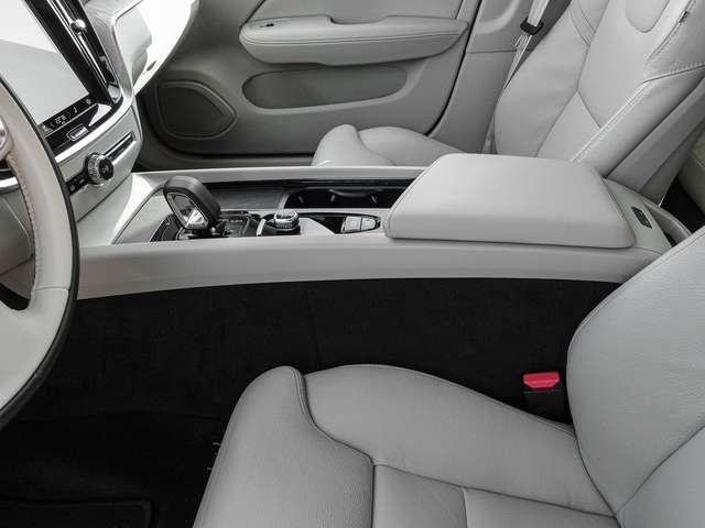 Volvo  B4 AWD Plus Pano LED 360Grad