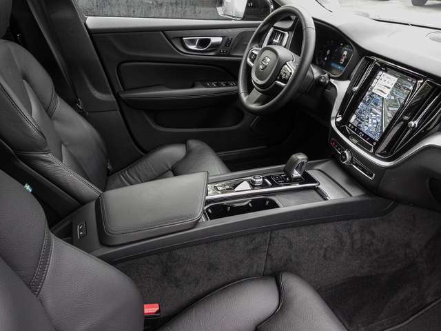 Volvo  B4 AWD Plus Pano Harman/Kardon 360Grad
