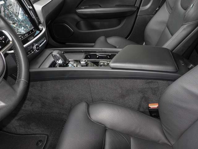 Volvo  B4 AWD Plus 4xSHZ ACC LED