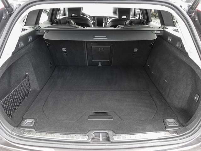 Volvo  B4 AWD Plus 4xSHZ ACC LED