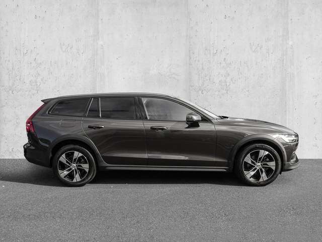 Volvo  B4 AWD Plus 4xSHZ ACC LED