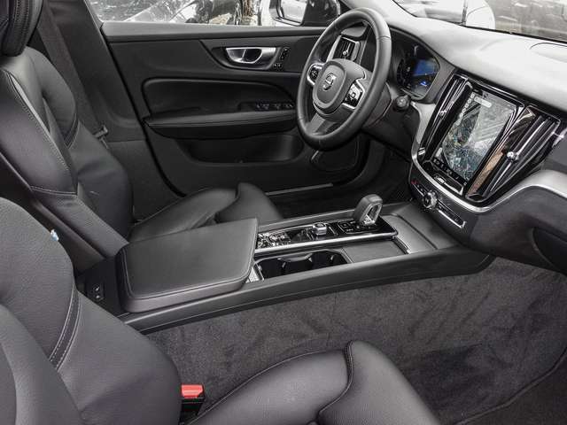 Volvo  B4 AWD Plus 4xSHZ ACC LED