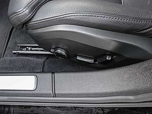 Volvo  B4 AWD Plus LED