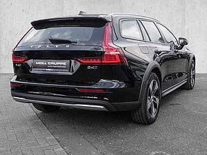 Volvo  B4 AWD Plus LED