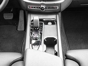 Volvo  Plus Dark 2WD ACC EL. HECK