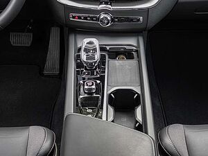 Volvo  B4 2WD Dark Plus EL. HECK AHK LED