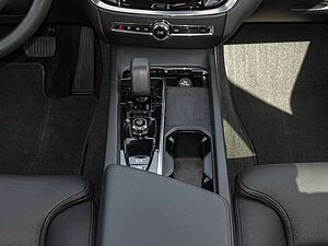 Volvo  B4 AWD Plus ACC LED