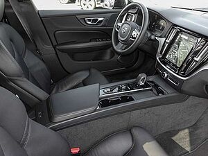 Volvo  B4 AWD Plus ACC LED