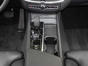 Volvo  B4 2WD Plus Dark ACC EL. HECK