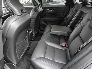 Volvo  B4 2WD Plus Dark ACC EL. HECK