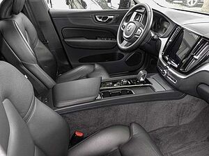 Volvo  B4 2WD Plus Dark ACC EL. HECK