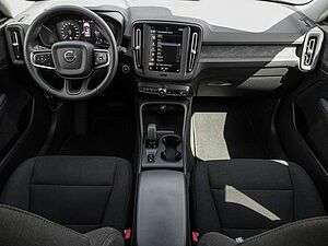 Volvo  T4 2WD Essential Plug-In LED