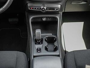 Volvo  T4 2WD Essential Plug-In LED