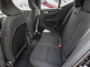 Volvo  T4 2WD Essential Plug-In LED