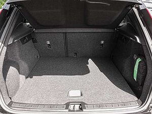 Volvo  T4 2WD Essential Plug-In LED
