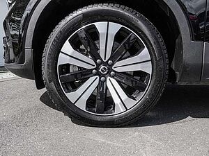 Volvo  T4 2WD Essential Plug-In LED