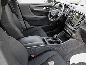 Volvo  T4 2WD Essential Plug-In LED