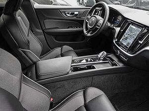 Volvo  B4 AWD Plus ACC Harman/Kardon