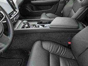 Volvo  B4 AWD Plus 'Pano LED