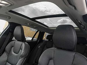 Volvo  B4 AWD Plus 'Pano LED