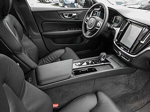 Volvo  B4 AWD Plus 'Pano LED