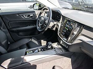 Volvo  B4 AWD Plus ACC LED