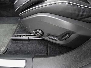 Volvo  B4 2WD Plus Dark EL. HECK Pano LED