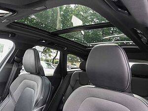 Volvo  B4 2WD Plus Dark EL. HECK Pano LED