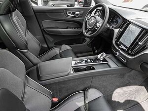Volvo  B4 2WD Plus Dark EL. HECK Pano LED