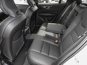 Volvo  B4 AWD Plus AHK 4xShz Ambiente