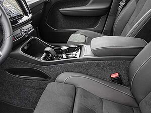 Volvo  B4 2WD Plus Dark MATRIX ACC AUT DYNLICHT LM