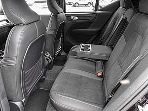 Volvo  B4 2WD Plus Dark MATRIX ACC AUT DYNLICHT LM