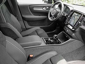 Volvo  B4 2WD Plus Dark MATRIX ACC AUT DYNLICHT LM