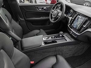 Volvo  B4 AWD Plus Kamera LED