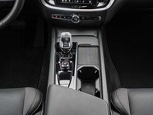 Volvo  B4 AWD Plus 4xSHZ  AHK Harman/Kardon