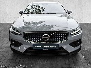 Volvo  B4 (Diesel) AWD Plus