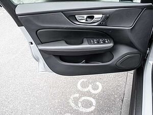 Volvo  B4 (Diesel) AWD Plus