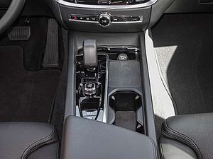 Volvo  B4 (Diesel) AWD Plus AHK Sthz. LED