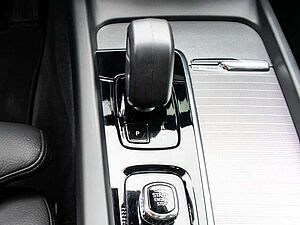 Volvo  B4 AWD Plus ACC  Pano LED