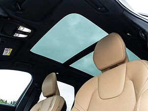 Volvo  B4 AWD Plus Dark AHK Pano Harman/Kardon
