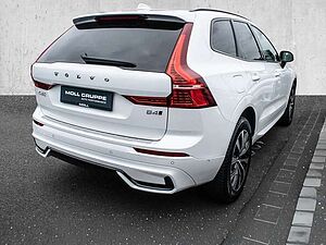 Volvo  B4 AWD Plus Dark AHK Pano Harman/Kardon