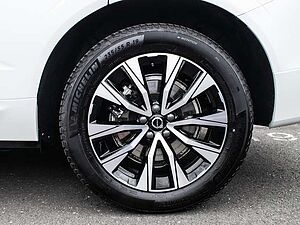 Volvo  B4 AWD Plus Dark AHK Pano Harman/Kardon