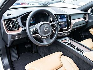 Volvo  B4 AWD Plus Dark AHK Pano Harman/Kardon