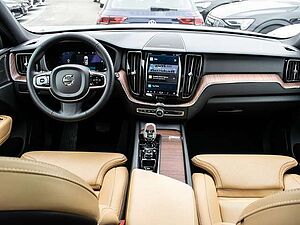 Volvo  B4 AWD Plus Dark AHK Pano Harman/Kardon