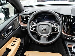 Volvo  B4 AWD Plus Dark AHK Pano Harman/Kardon