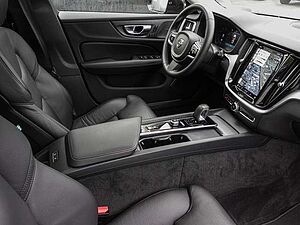 Volvo  B4 AWD Plus Pano Harman/Kardon 360Grad
